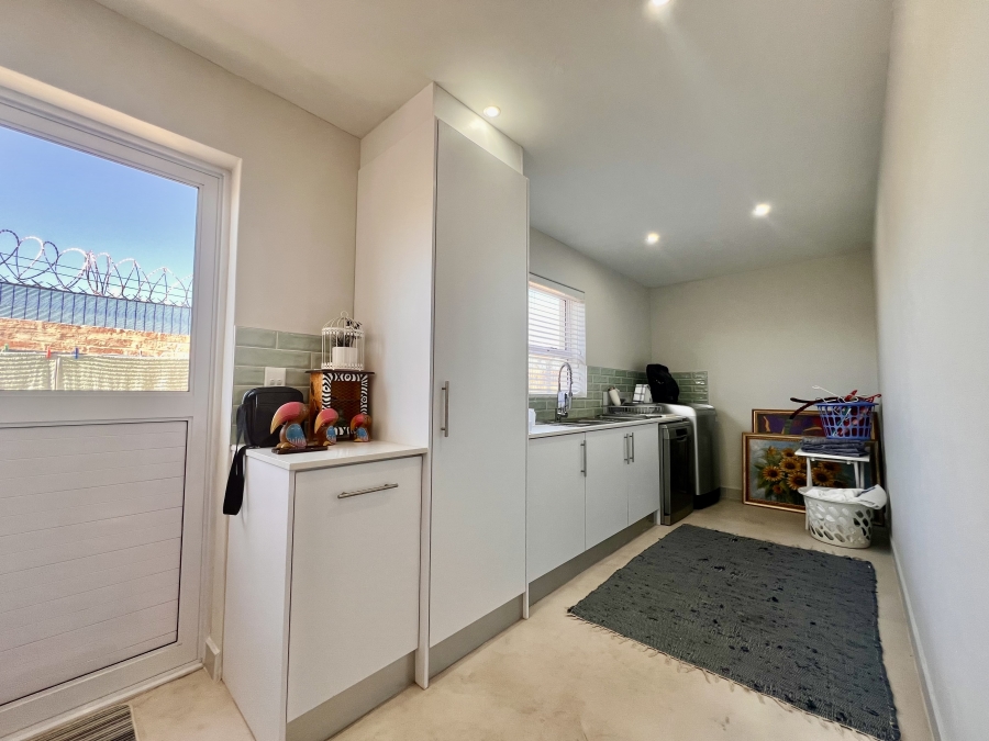 3 Bedroom Property for Sale in Bluewater Bay Western Cape